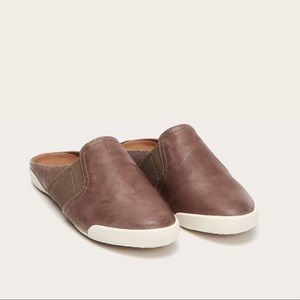 NWT Frye Melanie Gore Mules!